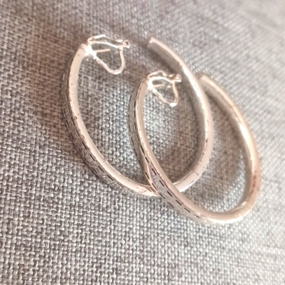 Clip on Silvertone Hoops w/ Minor Signs of Wear - Pre-loved (1.5")
